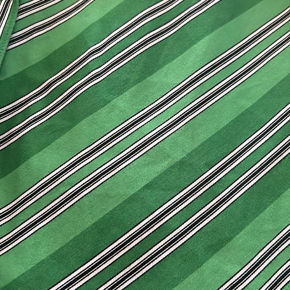 Crisp. Clean. Stylish. 100% cotton with slight polished sheet. Smooth, soft - Picture 8 of 8